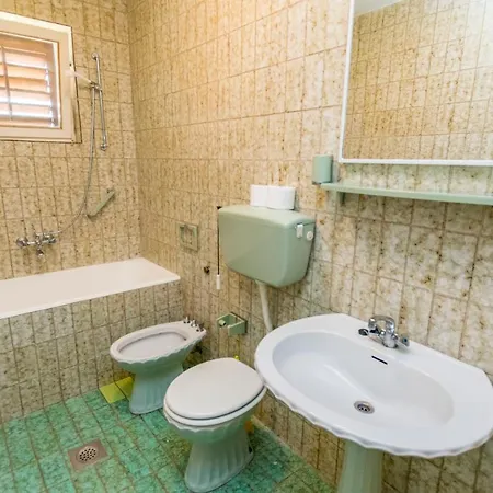 Smiljan Apartment Primosten
